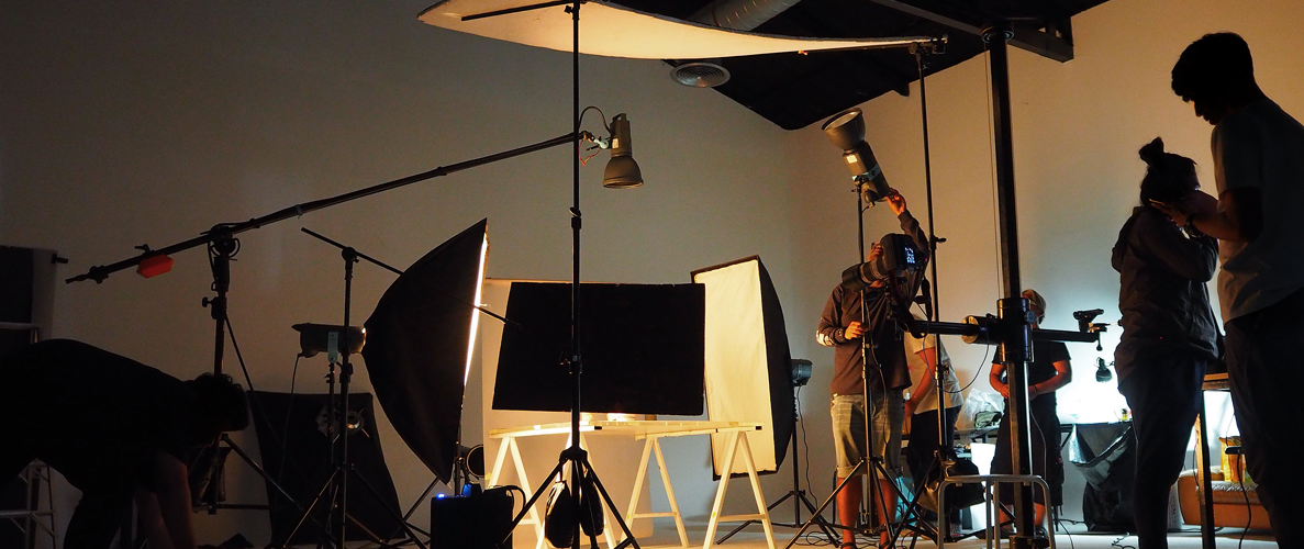 Black Friday 2025 Photography Deals: Top Studio Lighting & Flash Kits You Can’t Miss