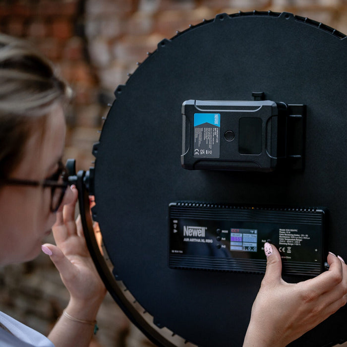 Newell BP-190LCD 14.4V 207Wh V-Mount Battery