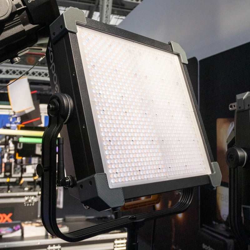Godox KNOWLED P600Bi HARD 700W 1'x1' Bi-Colour Hard Cine LED Panel