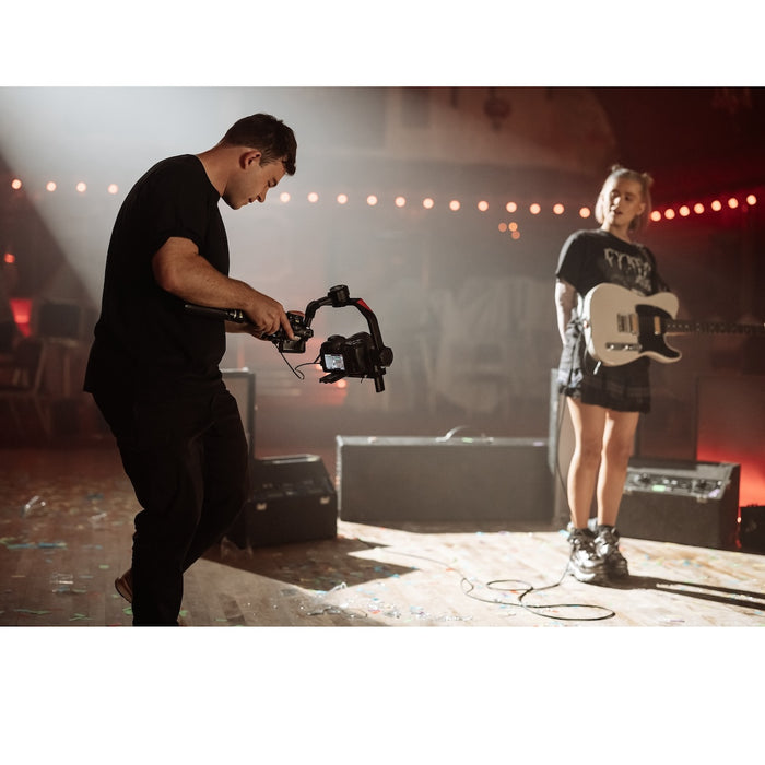 Canon EOS R5 Mark II Full Frame Mirrorless Camera RF 24-105mm f/4.0L Lens Kit