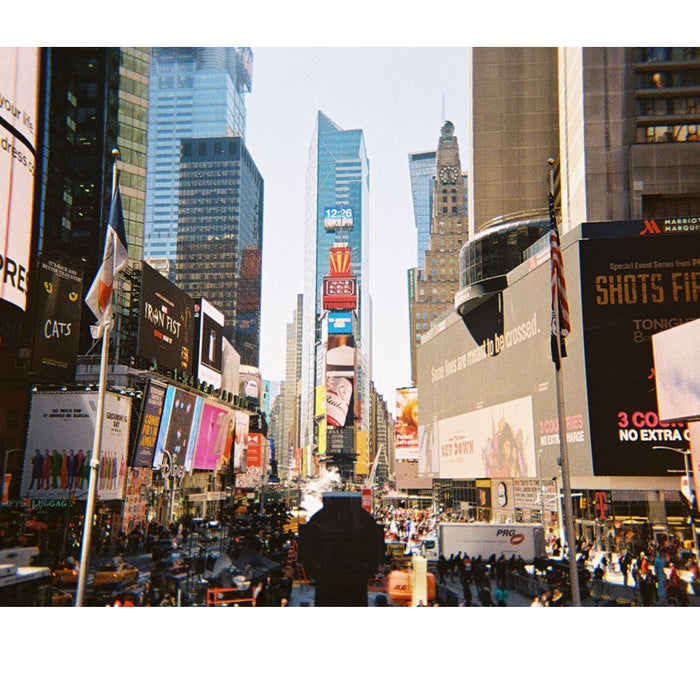 Lomography Simple Use Reloadable Film Camera Color Negative (EXPIRED FILM)