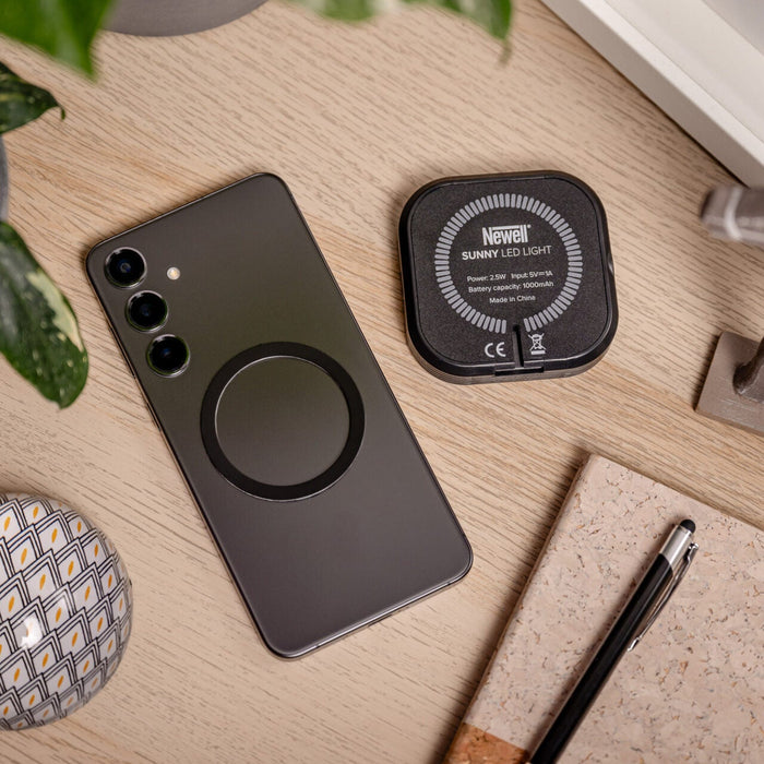 Newell Sunny LED Light for Smartphone